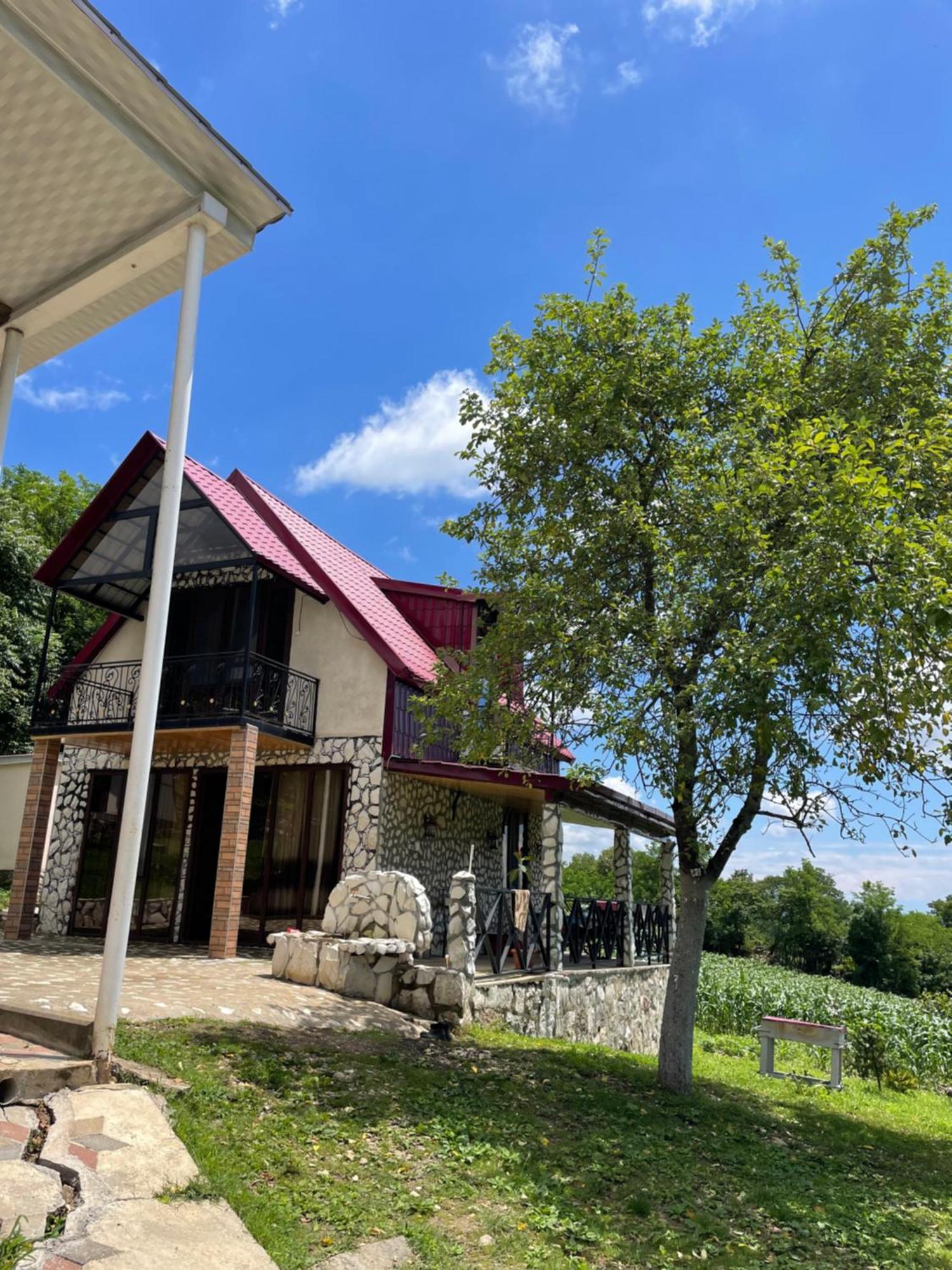 Kirta Hotel Gordi Екстериор снимка