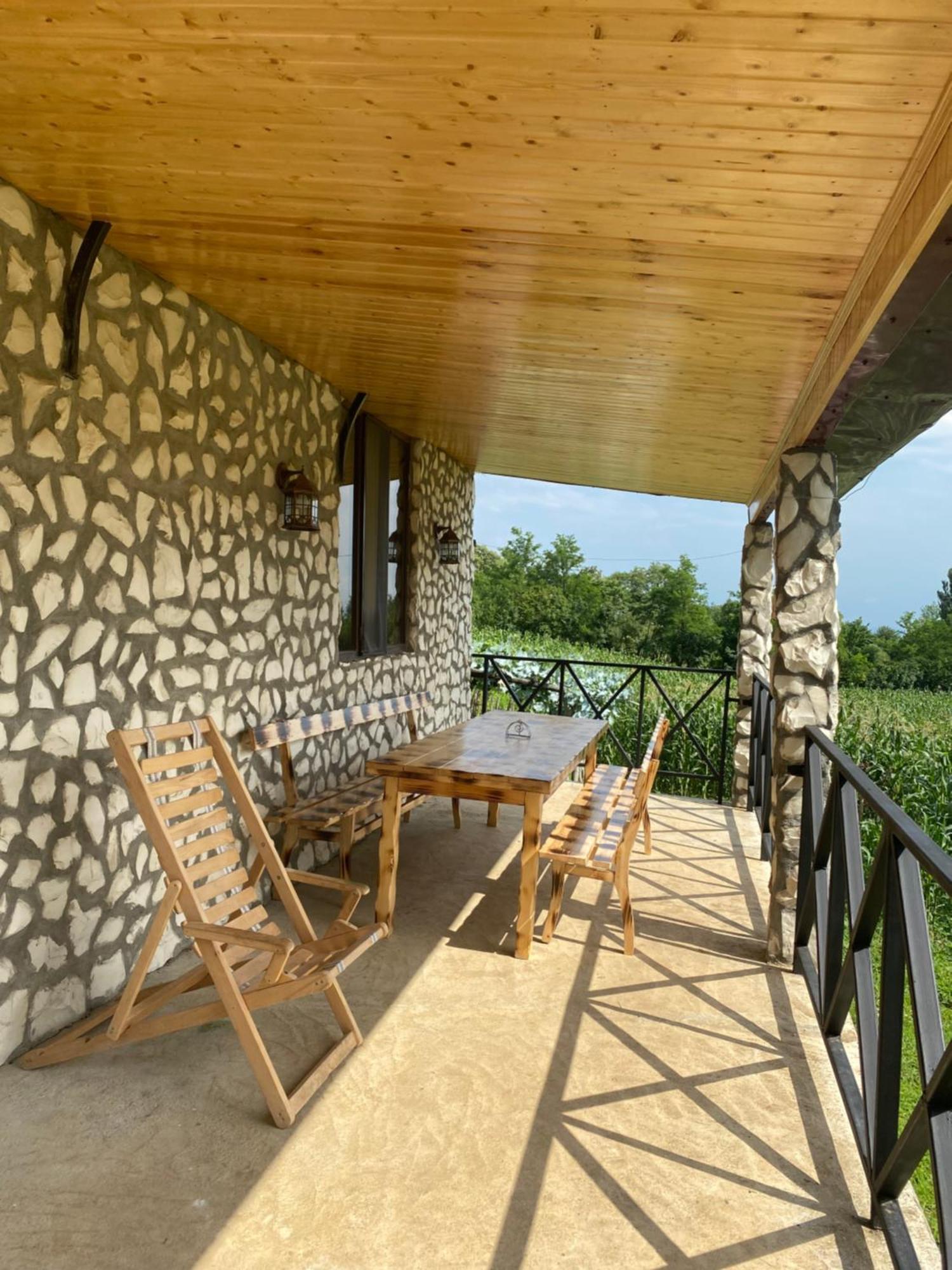 Kirta Hotel Gordi Екстериор снимка