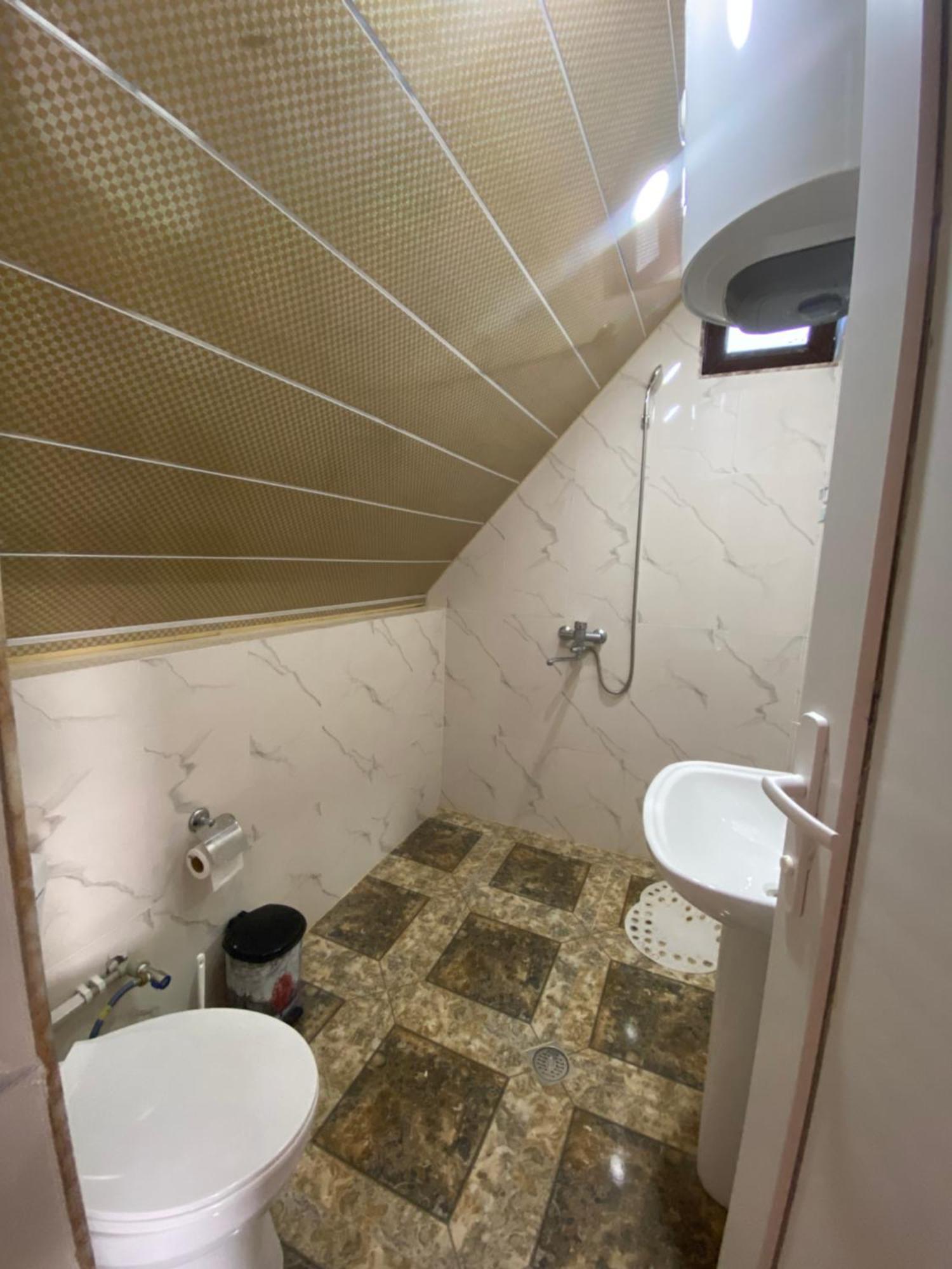 Kirta Hotel Gordi Екстериор снимка