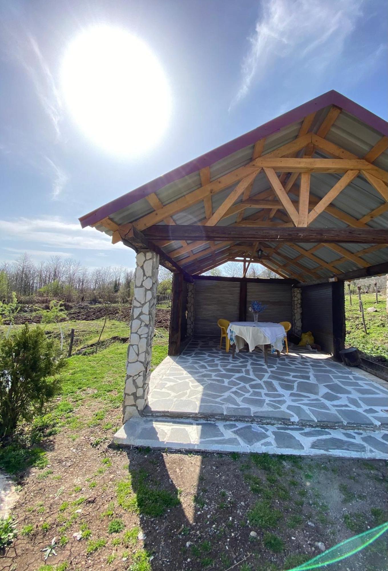 Kirta Hotel Gordi Екстериор снимка